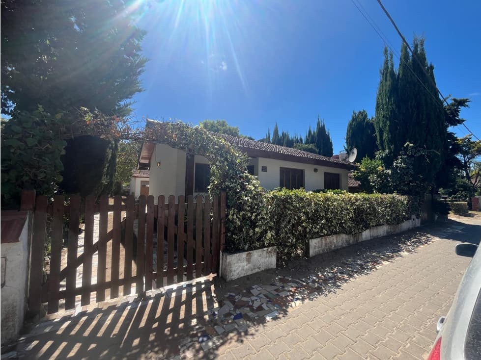 CASA CON COCHERA + DPTO - 1