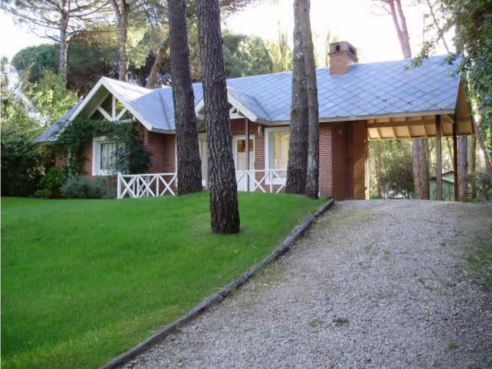 Cálida propiedad en el bosque de carilo - 1