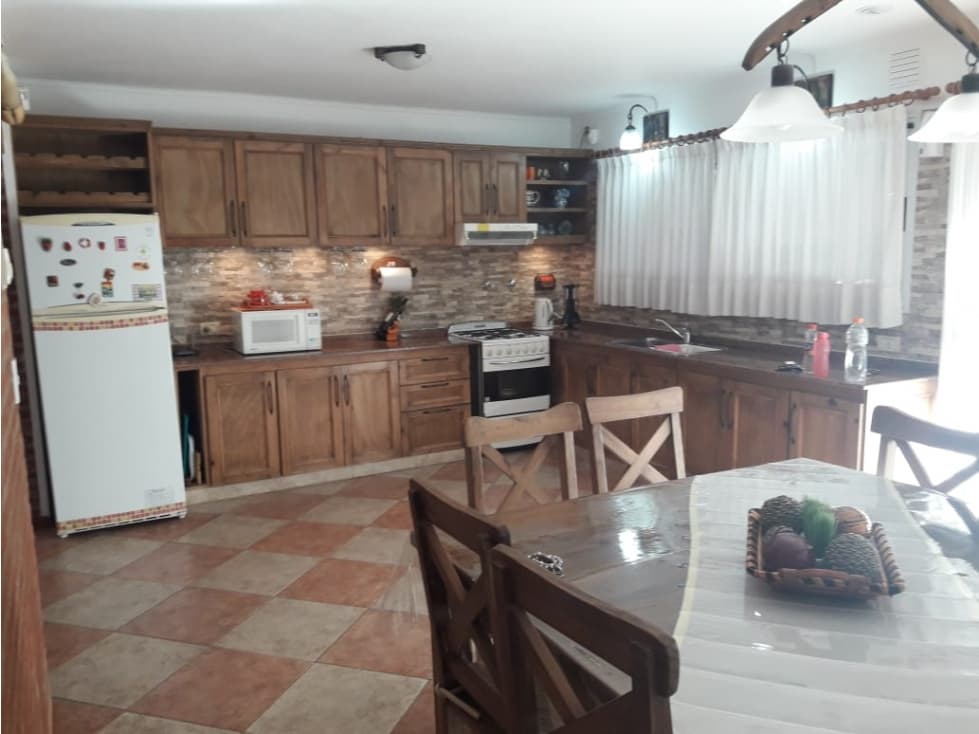 HERMOSA CASA EN CARILO (ACEPTA PERMUTA EN PARTE DE PAGO) - 1