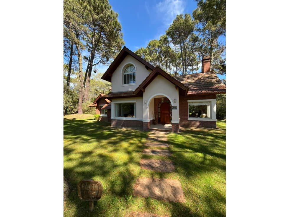 BONITA CASA EN CARILO - 1