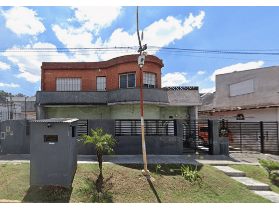 Arturo Illia 4219, 1º piso, entre Guatemala y Centenera. San Justo - 1