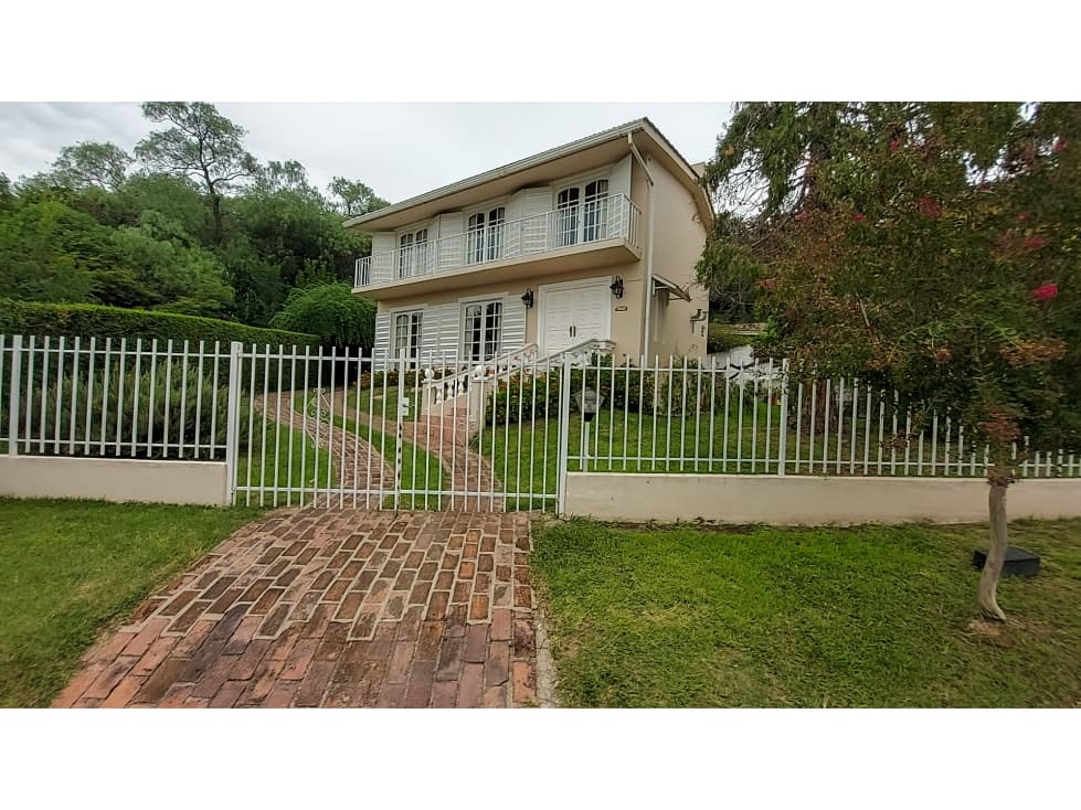 Hermosa casa con vista al lago en Villa Carlos paz - 1