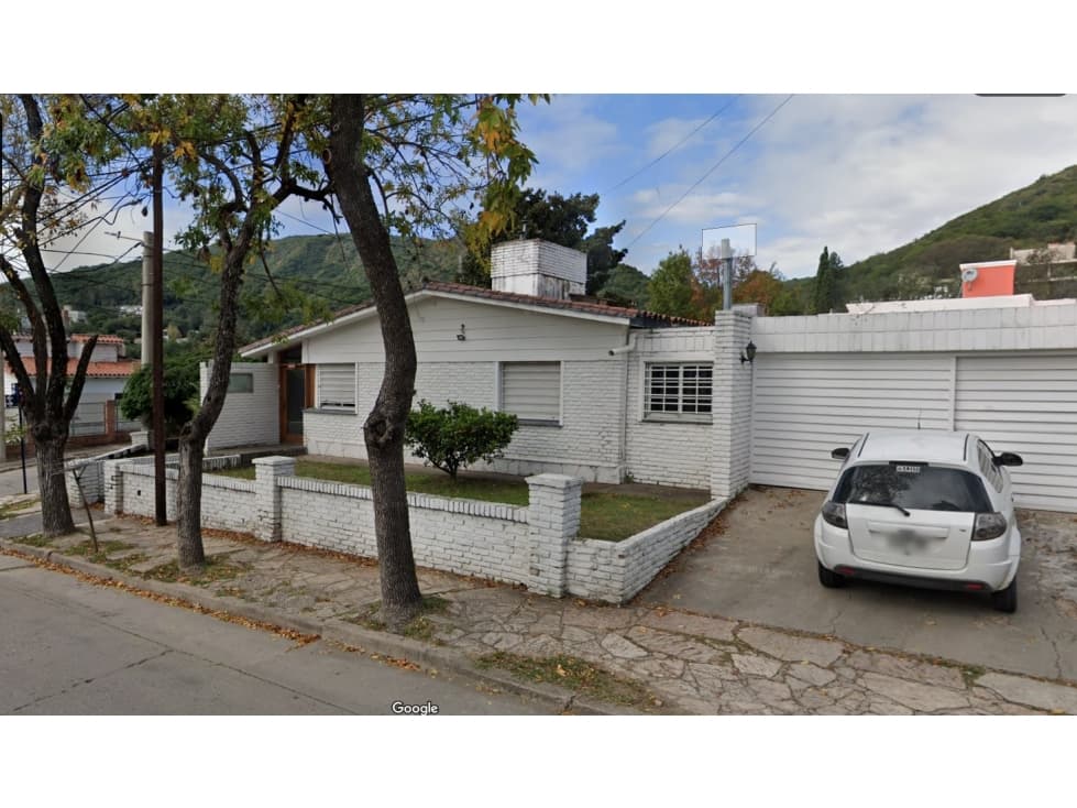 Casa de tres dormitorios con pileta y gas natural en villa carlos paz - 1