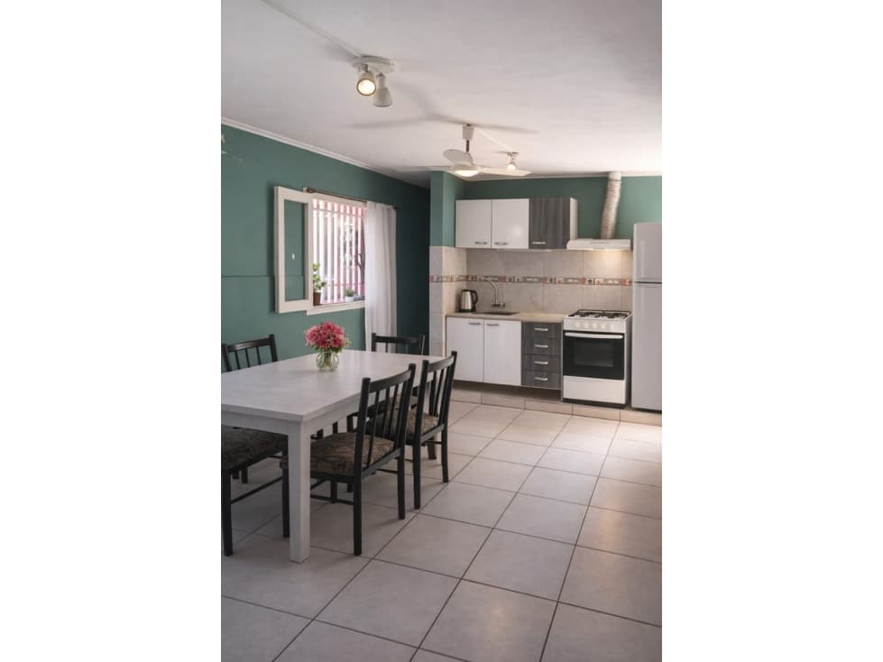 VENTA DE CASA AMPLIA EN CALLE CACIQUE GUAYMALLEN - LAS HERAS (CENTRO) - 1