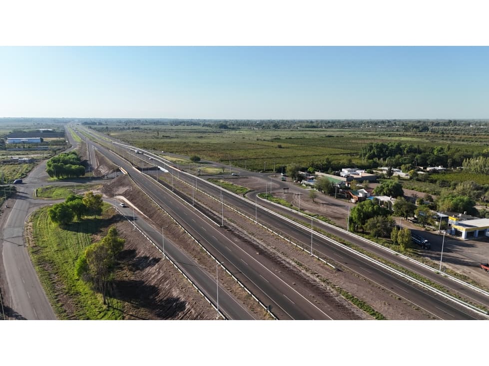 VENTA DE FINCA ESPECTACULAR SOBRE RUTA 7 Y BUEN ORDEN- SAN MARTIN - 1