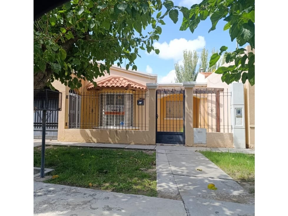 VENTA HERMOSA CASA CON QUINCHO- B° EL TREBOL, SAN MARTIN (CENTRO), MZA - 1