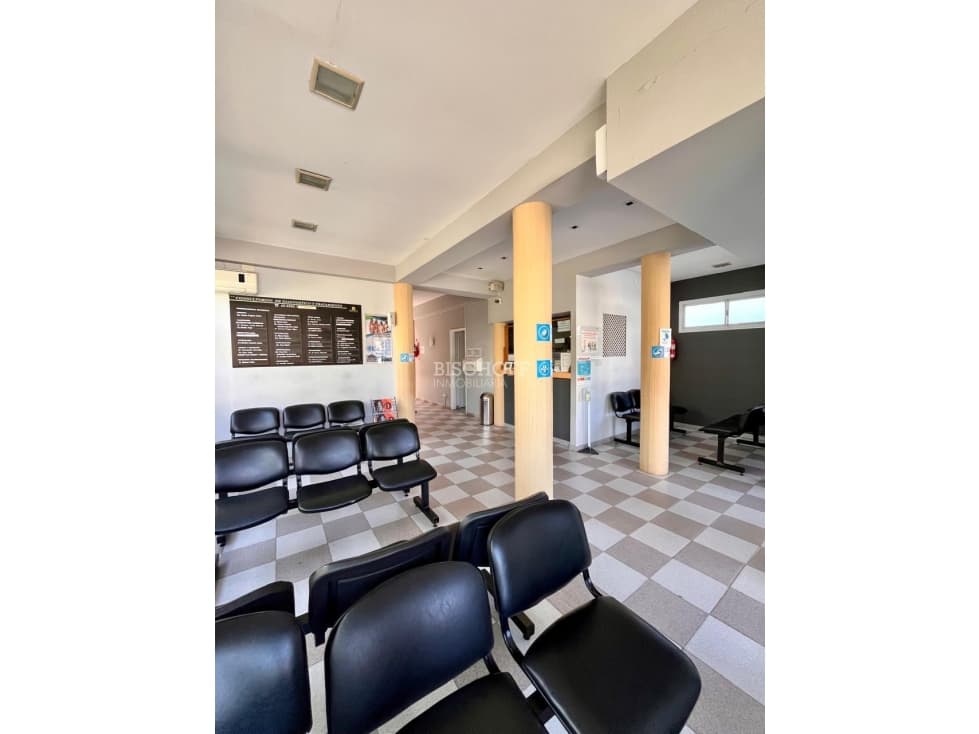 VENTA DE IMPORTANTE POLICLINICA EN VILLA GESELL - 1