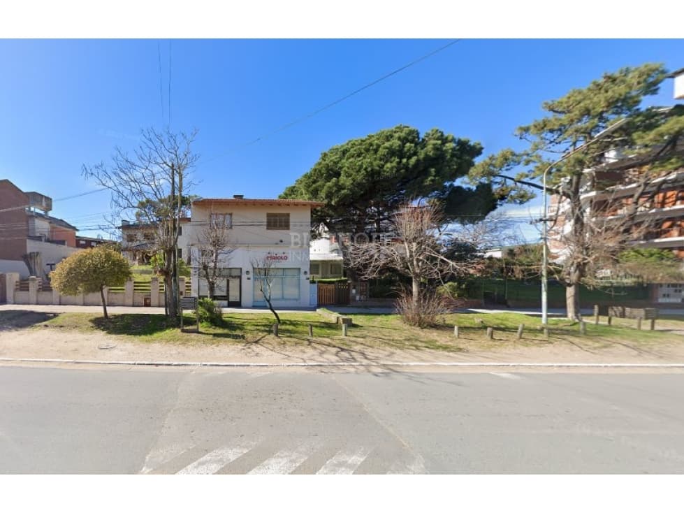 VENTA EN BLOCK DE LOTE COMERCIAL + 2 LOCALES + 2 DEPARTAMENTOS + CASA - 1
