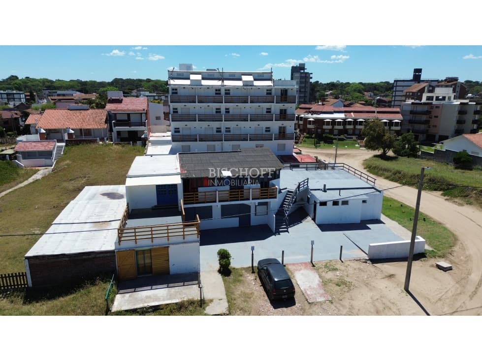VENTA EN BLOCK DE EDIFICIO CON DEPARTAMENTOS FRENTE AL MAR - 1