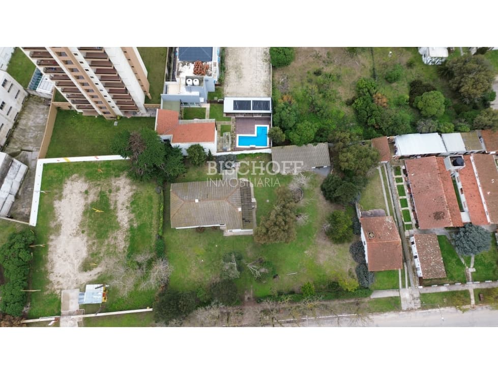 EXCELENTE TERRENO MULTIFAMILIAR + CHALET + DEPARTAMENTOS - 1