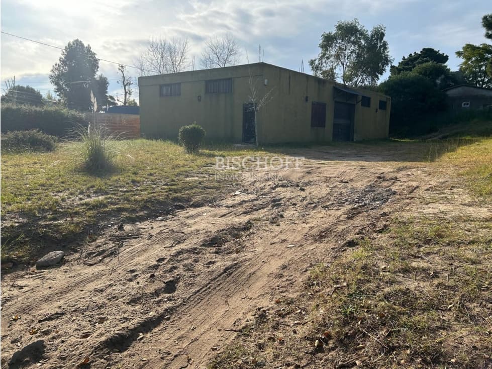 VENTA DE GALPON EN AMPLIO TERRENO - 1