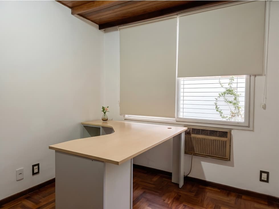 Oficina en Alquiler - Barrio Bombal - 1