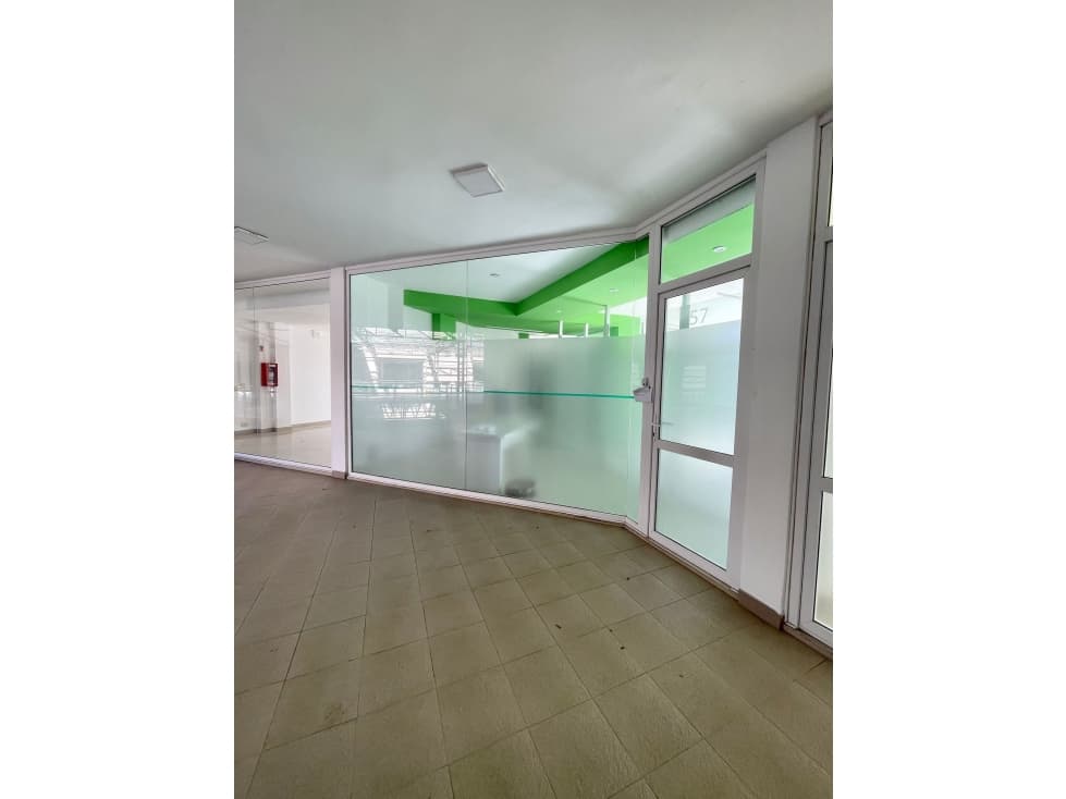 EXCELENTE LOCAL COMERCIAL CON COCHERA EN EL PASEO EL AGORA - 1