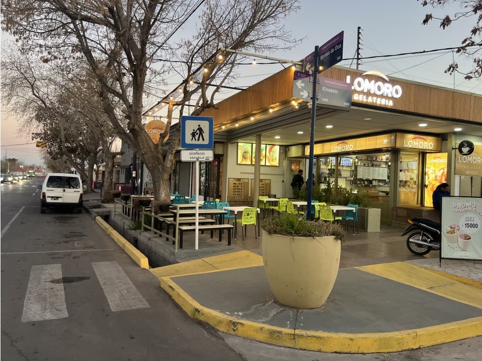 Venta de local en Godoy Cruz - 1
