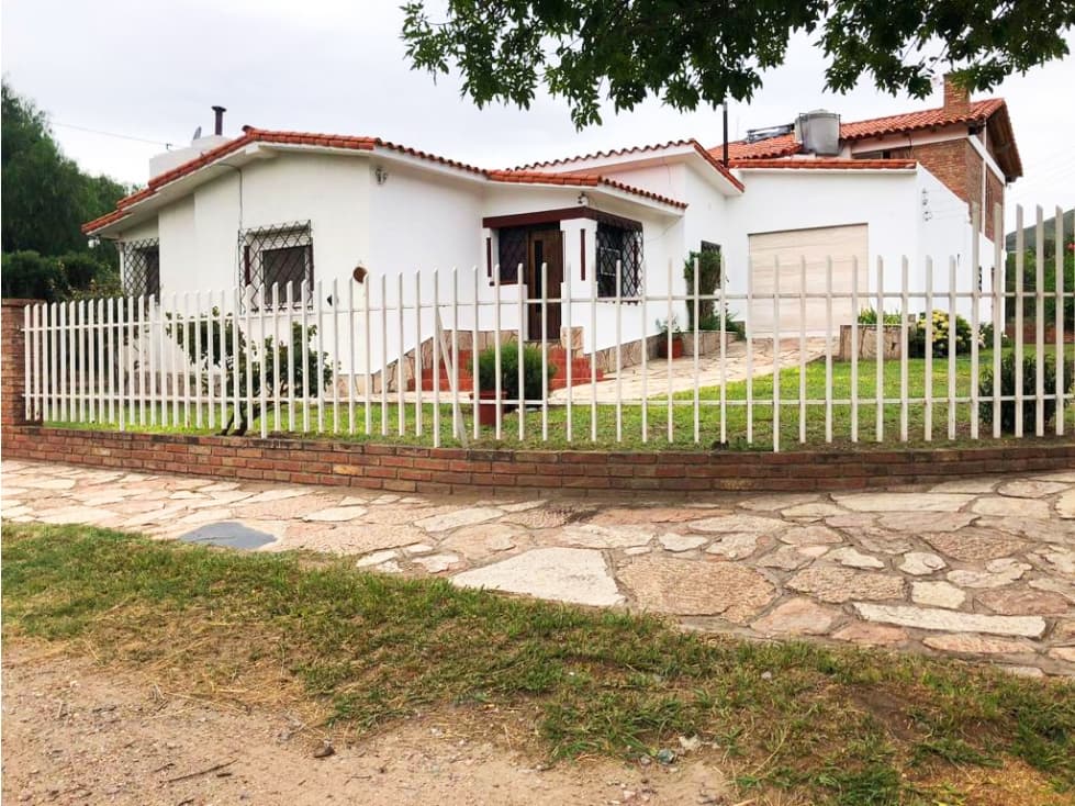 VENTA DE CASA CON BELLAS VISTAS EN B° LAS GEMELAS, CAPILLA DEL MONTE - 1