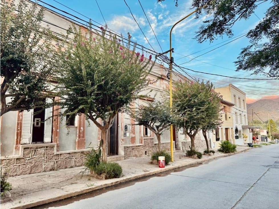 VENTA DE VIVIENDA CÉNTRICA CON VISTAS EN CAPILLA DEL MONTE- CÓRDOBA - 1