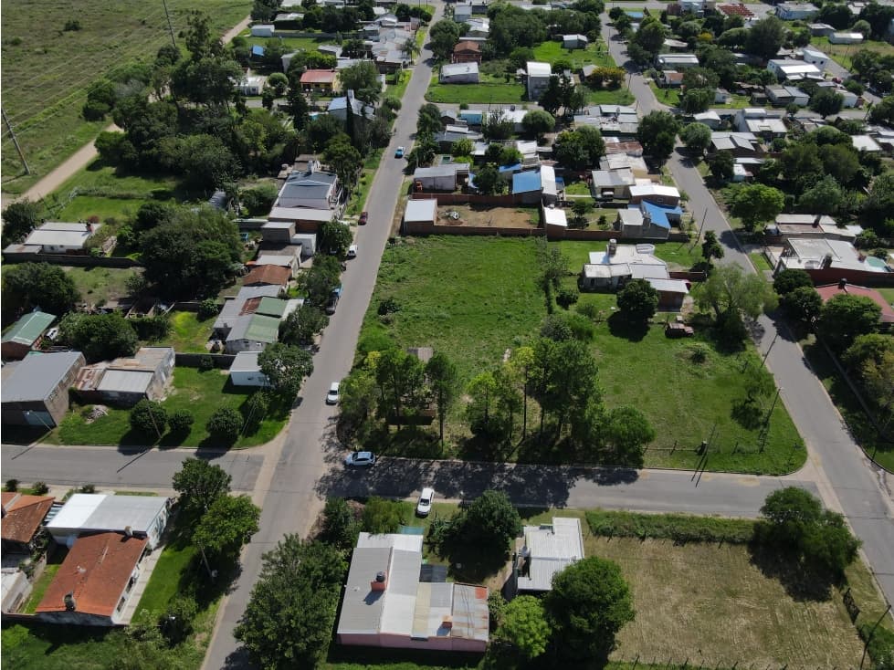VENTA GRAN TERRENO CON POSIBLIDAD DE SUBDIVIDIR EN COLONIA AVELLANEDA - 1