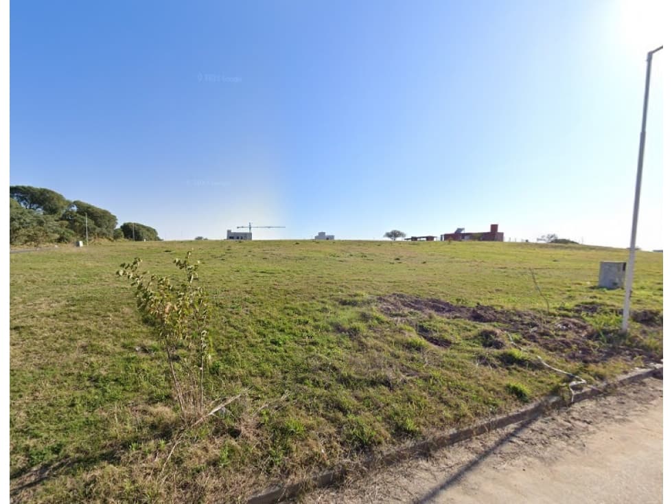 EN VENTA LOTE EN BARRIO RESIDENCIAL BAJADA GRANDE - 1