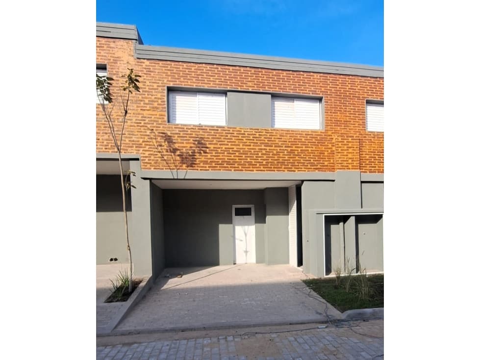 Venta de Casa 3 dormitorios. Complejo cerrado - 1