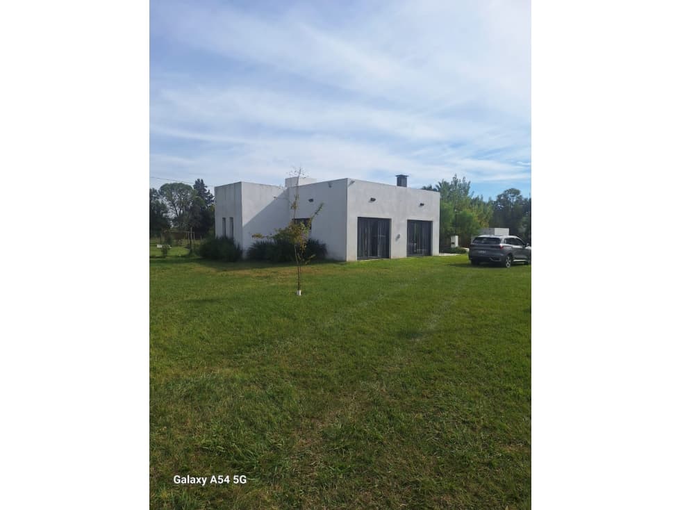 HERMOSA CASA QUINTA EN VENTA EN SAUCE MONTRULL - 1