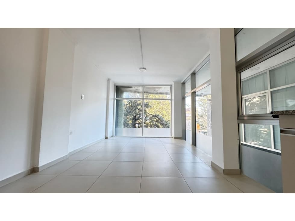 Venta de local en calle Yrigoyen - 1