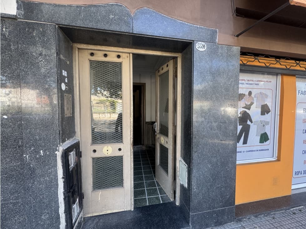 VENTA PH 3 AMBIENTES CON PATIO. SOMELLERA 5500/ 5600. VILLA LUGANO - 1