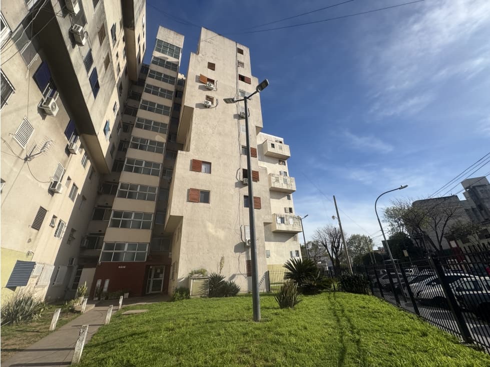 VENTA DEPTO 4 AMB CON BALCON. CHILAVERT 6800. VILLA LUGANO. CABA. - 1