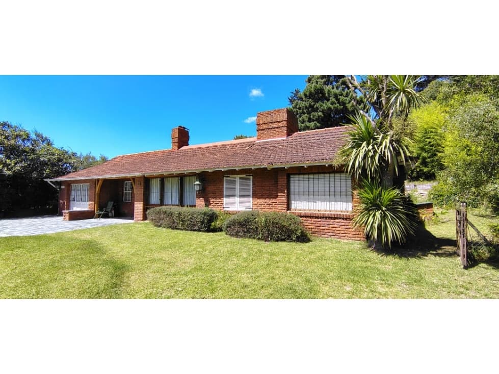 Chalet zona Iglesia. 3 dorm + dependencia. A 350 mts del mar - 1