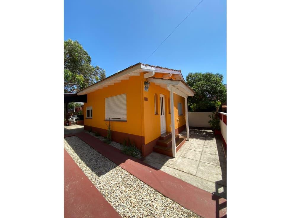 ALQUILER/ CASA A MTS DE LA PLAYA EN MAR DE OSTENDE - 1