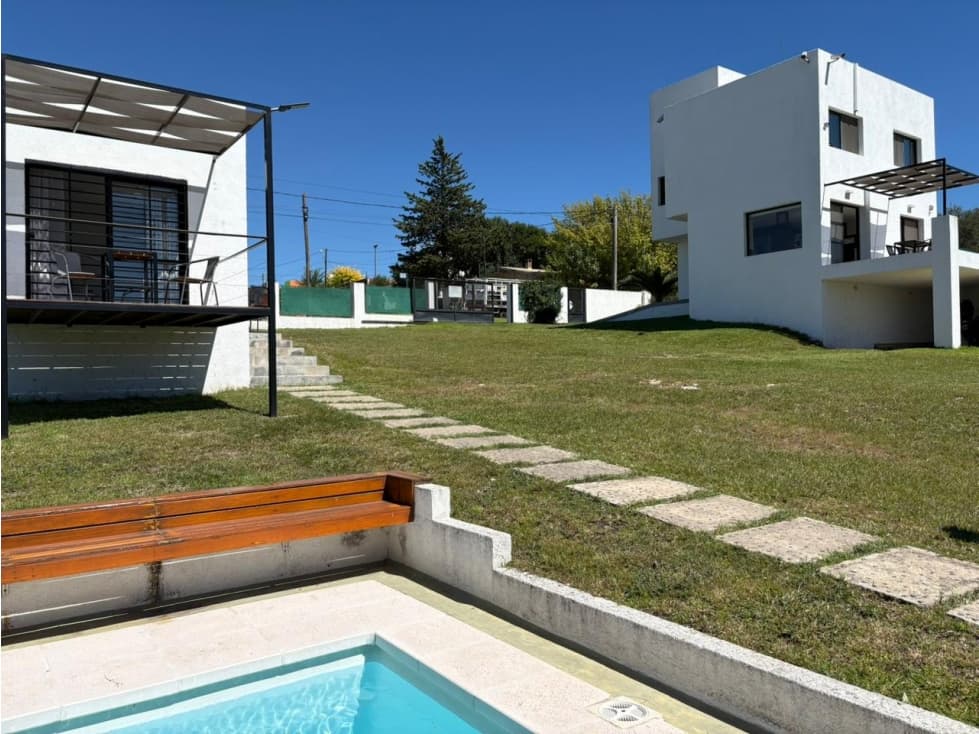 VENTA CASA + 2 CABAÑAS| TANTI VISTA A LAS SIERRAS + RENTA INMEDIATA - 1