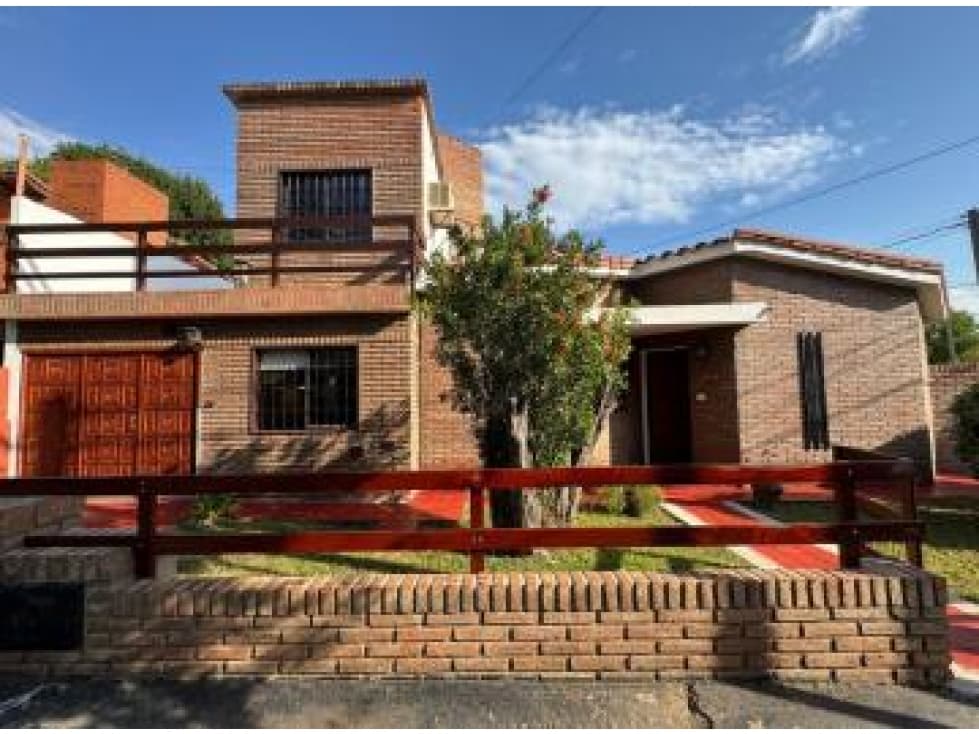 VENTA CASA EN PH 3 DORMITORIOS 2 BAÑOS EN BARRIO SANTA RITA CARLOS PAZ - 1