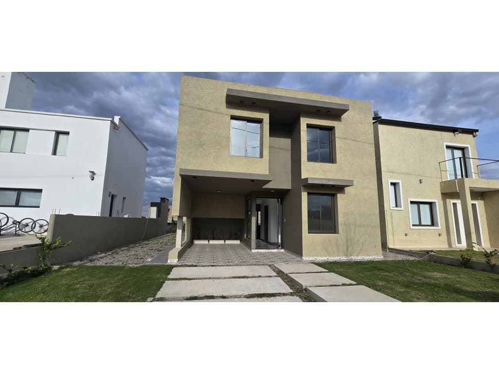 VENTA CASA DE CATEGORIA A ESTRENAR 4 DORMITORIOS EN TEJAS 4 MALAGUEÑO - 1