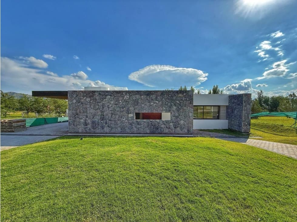 VENTA CASA A ESTRENAR  3 DORMITORIOS COUNTRY CARLOS PAZ GOLF - 1