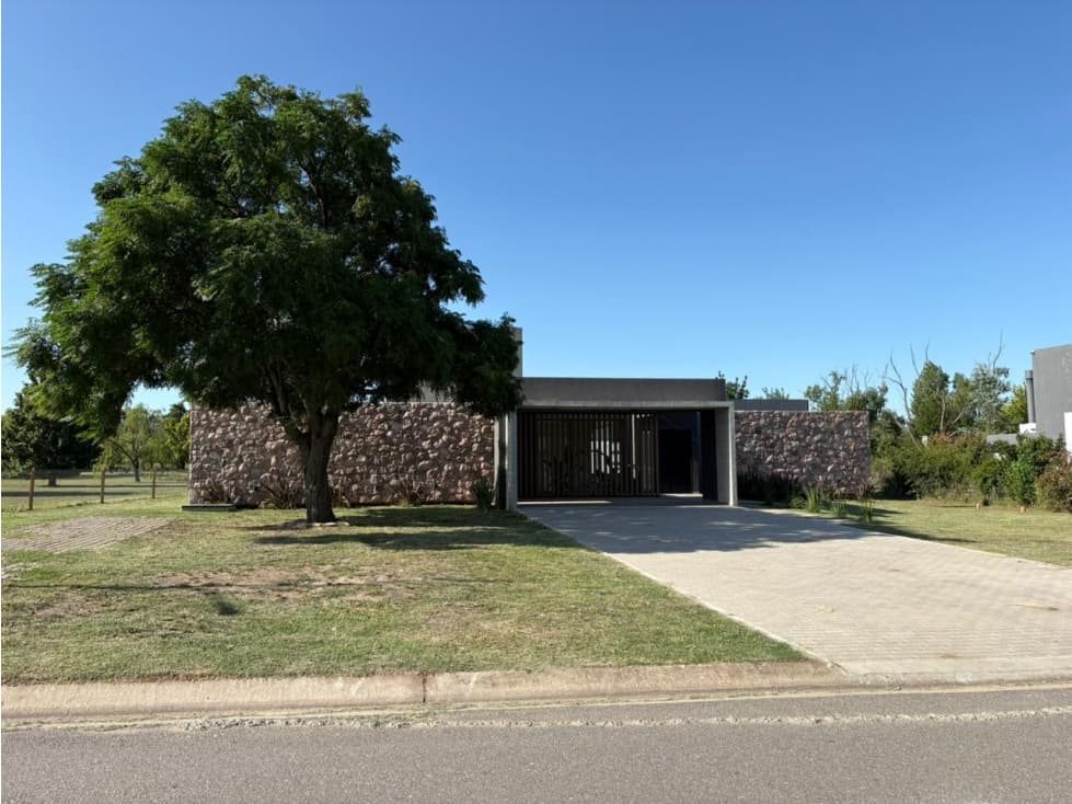 VENTA CASA MODERNA DE 300m2 CONSTRUIDOS EN VALLE DEL GOLF 1 ETAPA - 1