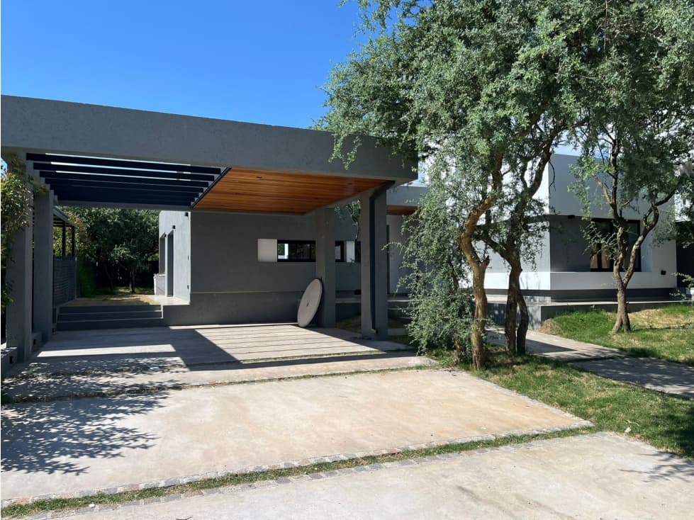 VENTA CASA A ESTRENAR 02 DORMITORIOS BARRIO LAS CAÑITAS  - 1