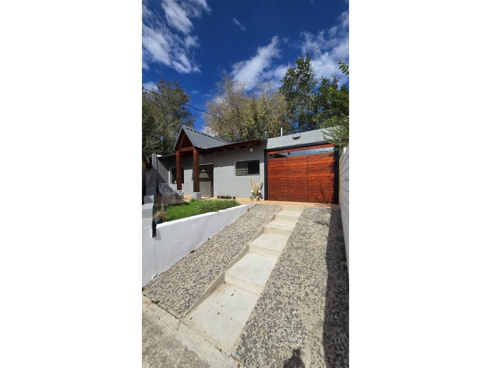 VENTA PH INDEPENDIENTE B° LOS ALGARRBOS CARLOS PAZ | Sin expensas - 1