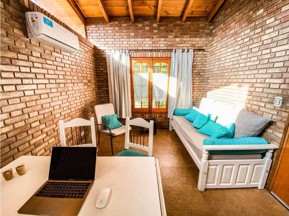 INKASA INMOBILIARIA - VENDE HERMOSA CASA EN GODOY CRUZ - 1