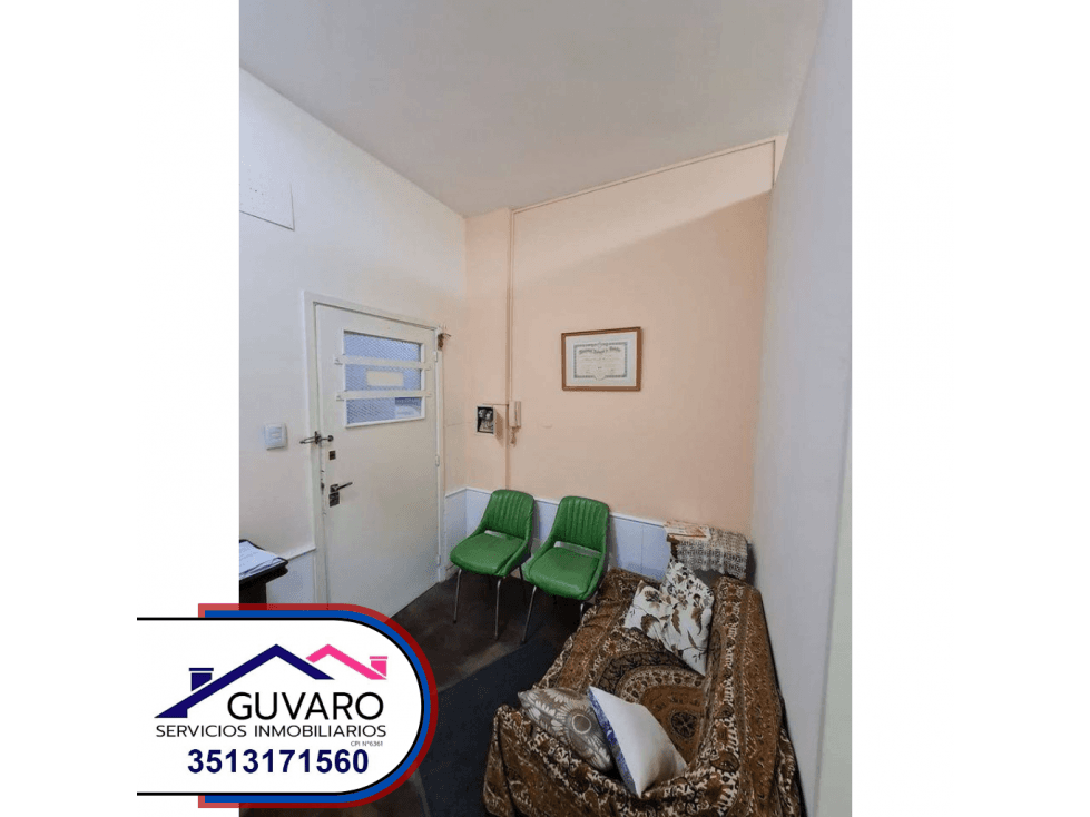 Se Vende Amplia Oficina Céntrica de 2 Esc C/patio de uso exclusivo - 1