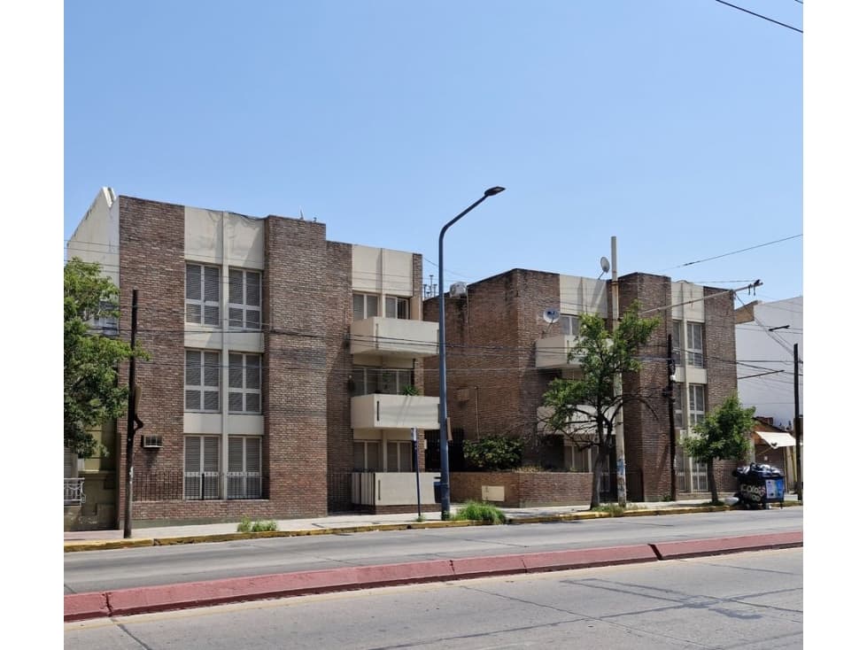 Se Alquila Amplio y Hermoso Dpto c/balcon de 3 Dor en Alto Alberdi - 1