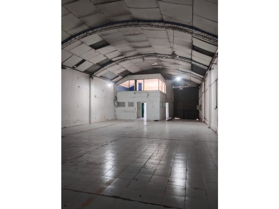 VENDE GALPON CON OFICINAS - EN CALLE ALEM - GODOY CRUZ- MENDOZA - 1