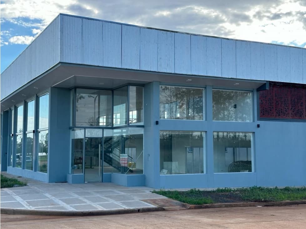 ALQUILO LOCAL 1600 m2 A ESTRENAR, ITAEMBE GUAZU, POS, MNES. - 1