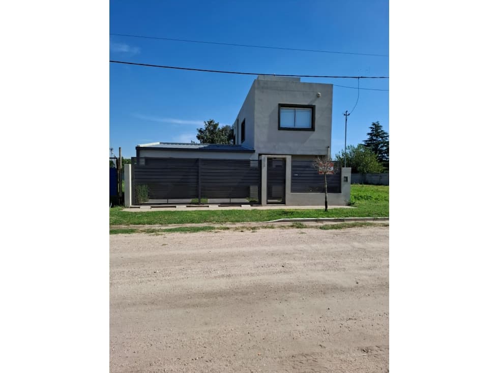 SE VENDE HERMOSA CASA EN LAS HIGUERAS - 1