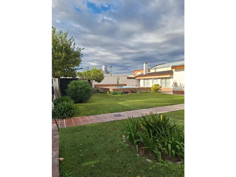 OPORTUNIDAD CASA EN VENTA! EN EXELENTE ESTADO - 1