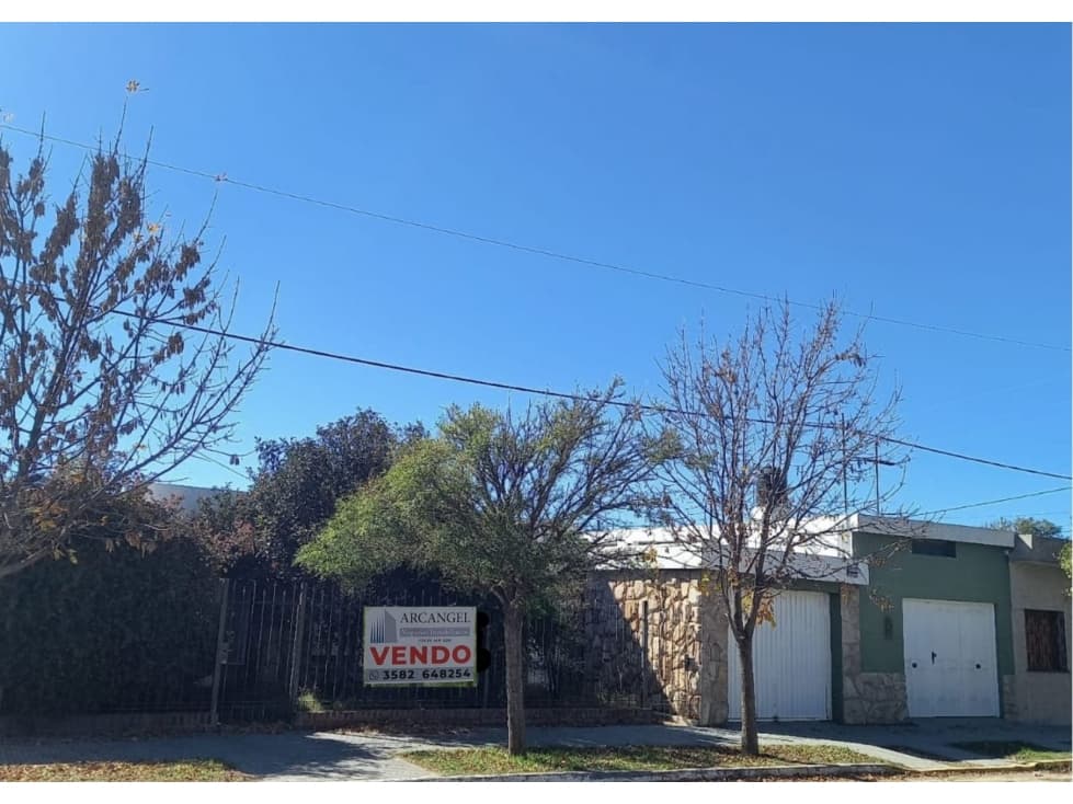 SE VENDE IMPORTANTE CASA EN LAS HIGUERAS SOBRE VÍA HACIA EL AEROPUERTO - 1