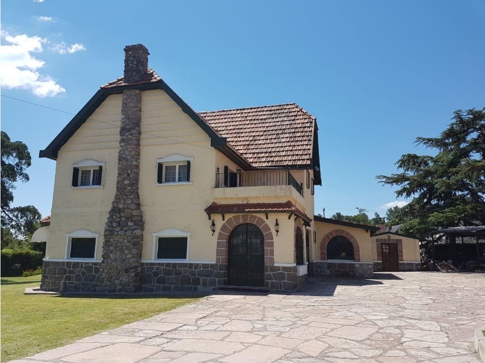 VENTA- CASONA 4 DORMITORIOS- VILLA EDEN - 1