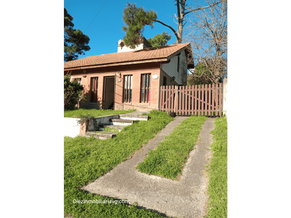 Gesell - Venta de Duplex 3 amb , zona centro residencial - 1