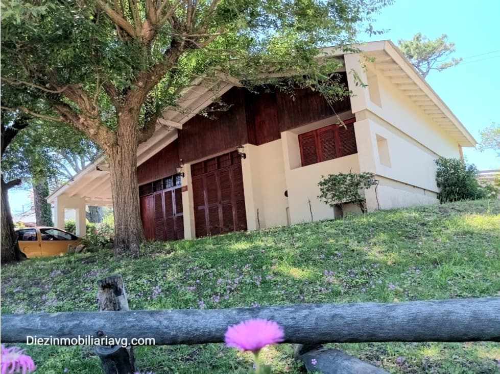 Gesell- Venta Chalet 4 amb , amplio lote - Zona Centro Residencial - 1