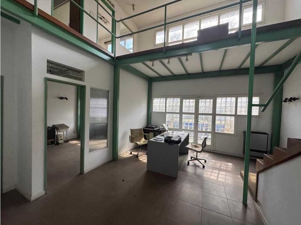 Oficina muy luminosa en Alberti y San Luis - 1