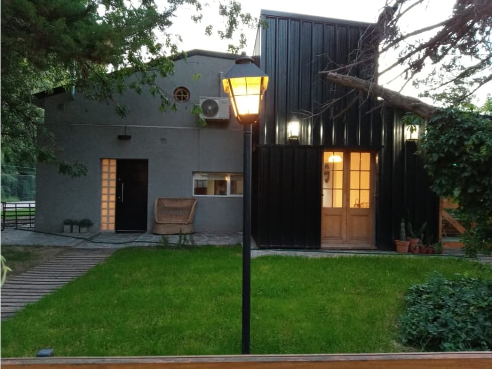 SE VENDE/ PERMUTA EXCELENTE PROPIEDAD EN TRELEW CA-238 - 1