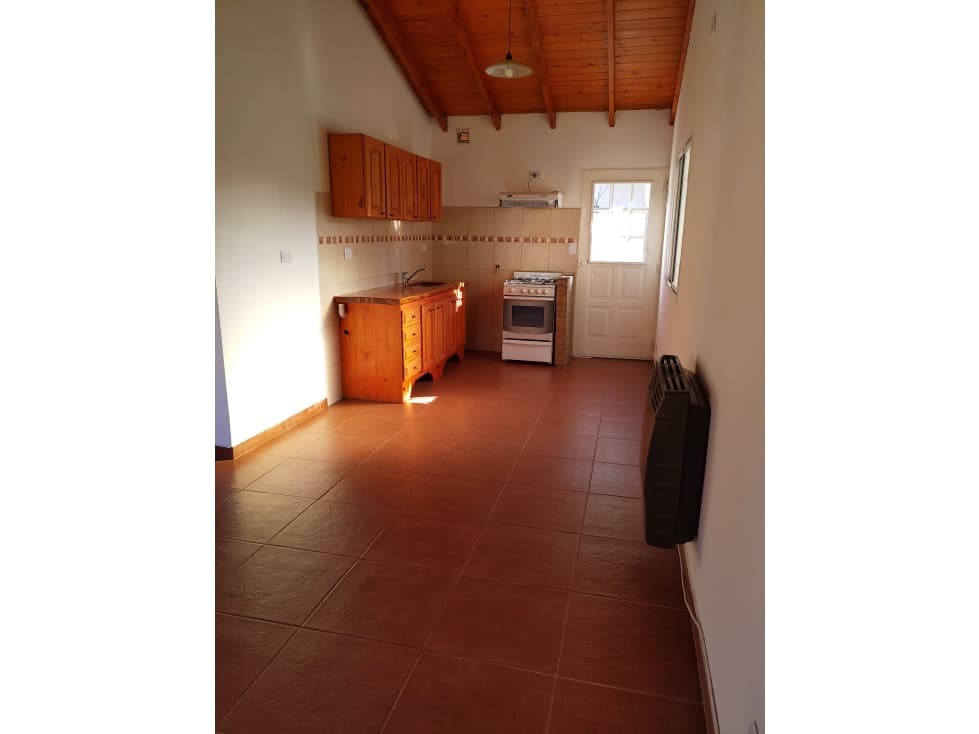 CASA DE DOS DORMITORIOS EN BARRIO LAS QUINTAS - 1